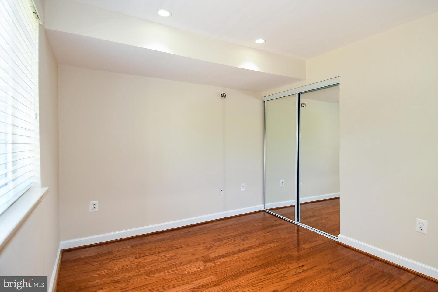 4061 S Four Mile Run Dr #304 Property Photo 17