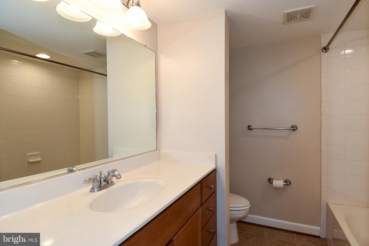 4061 S Four Mile Run Dr #304 Property Photo 22