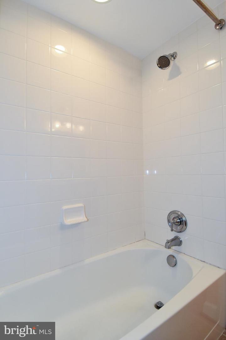 4061 S Four Mile Run Dr #304 Property Photo 23