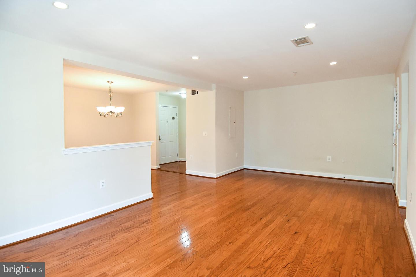 4061 S Four Mile Run Dr #304 Property Photo 26