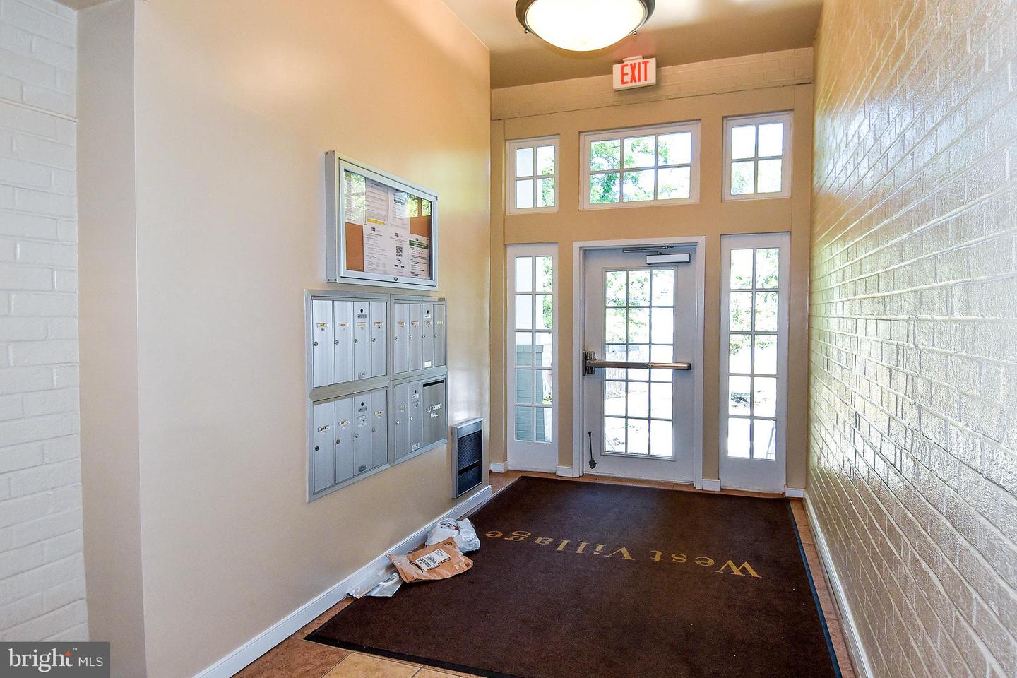 4061 S Four Mile Run Dr #304 Property Photo 28