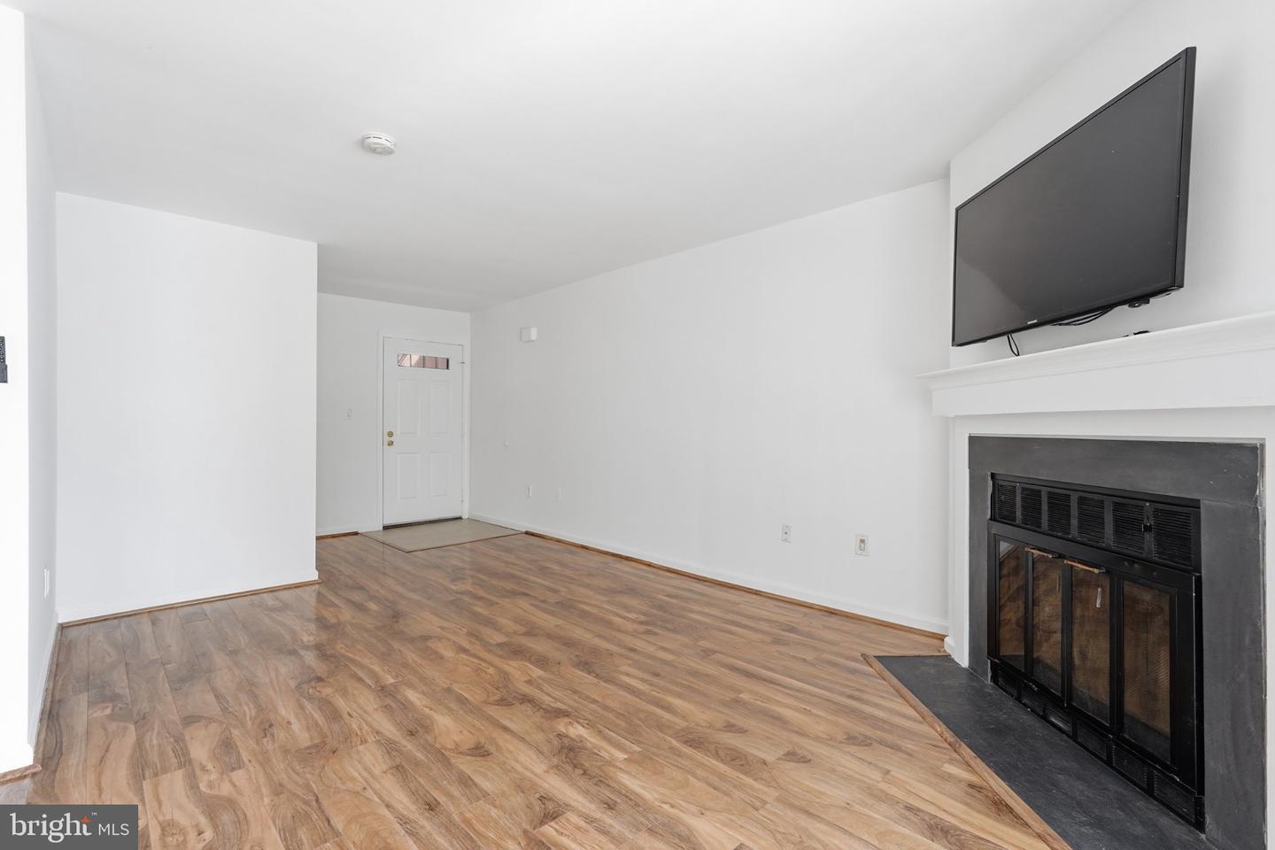 2614 S Arlington Mill Dr #f Property Photo 4
