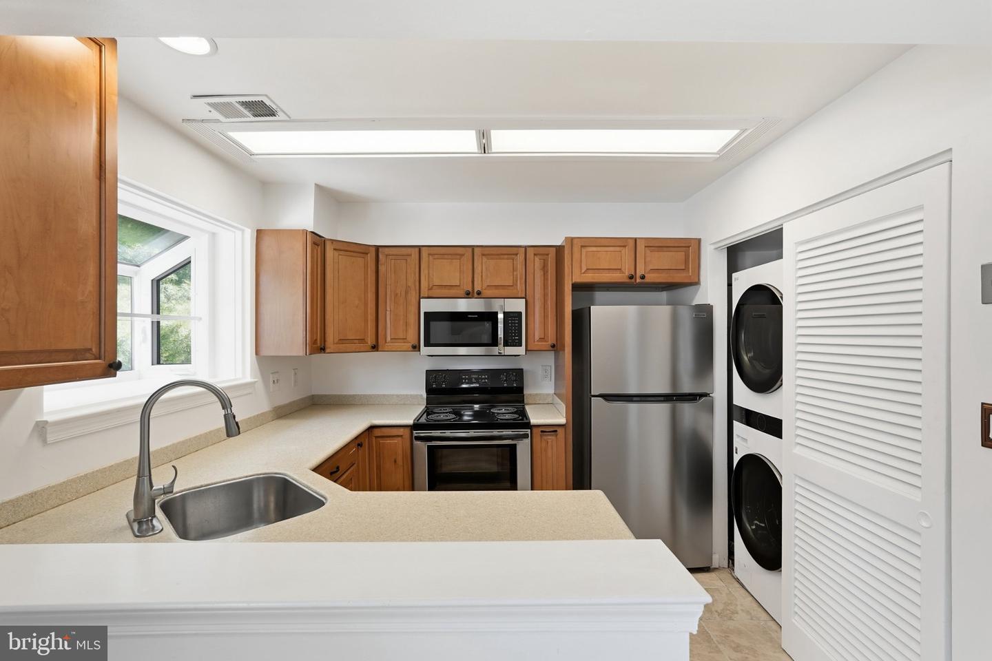 2614 S Arlington Mill Dr #f Property Photo 8