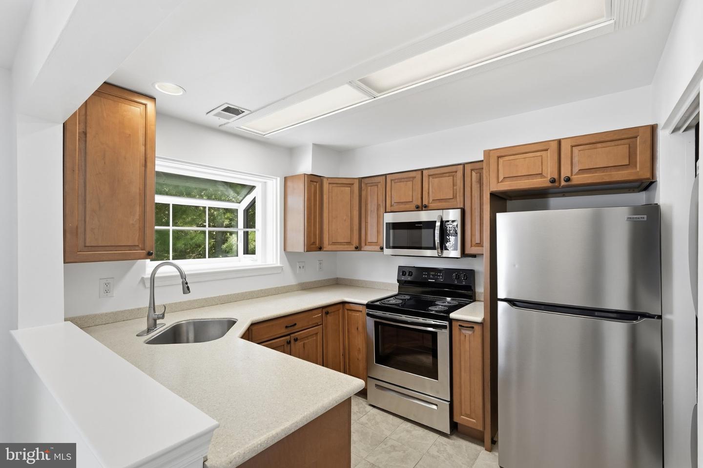 2614 S Arlington Mill Dr #f Property Photo 9