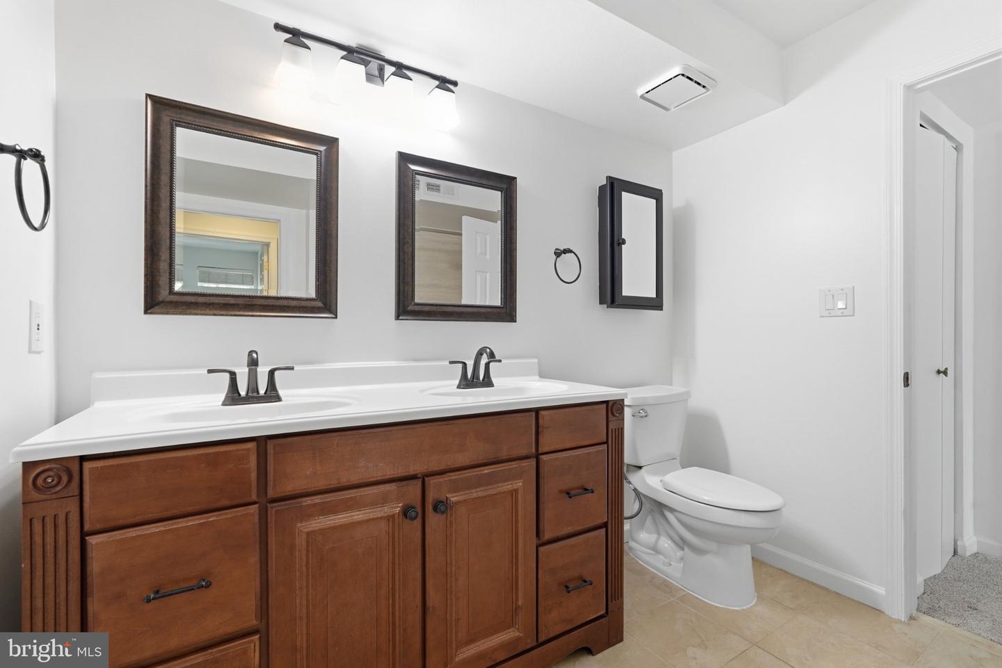 2614 S Arlington Mill Dr #f Property Photo 22