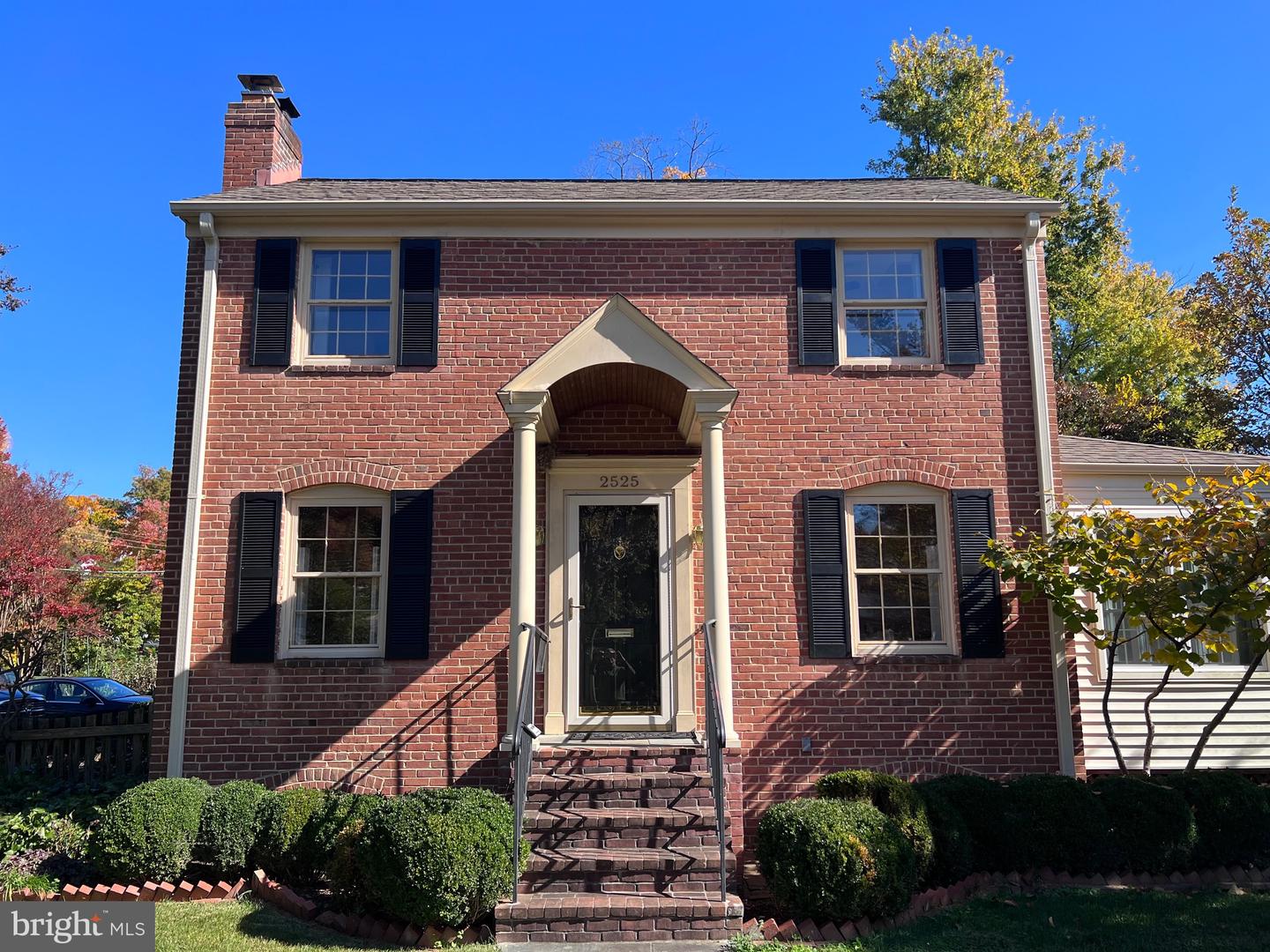 2525 N George Mason Dr Property Photo 1