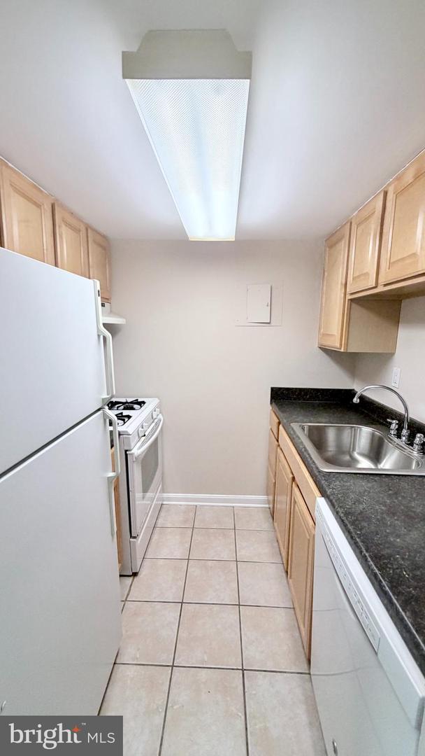 1300 Army Navy Dr #218 Property Photo 7