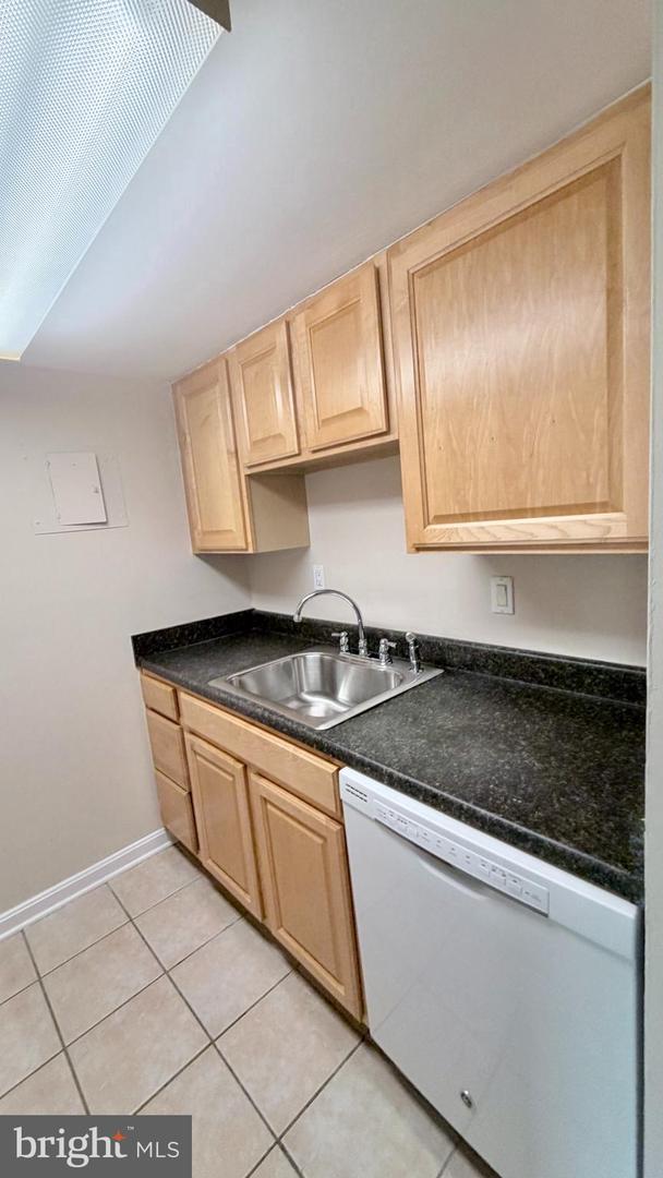 1300 Army Navy Dr #218 Property Photo 8