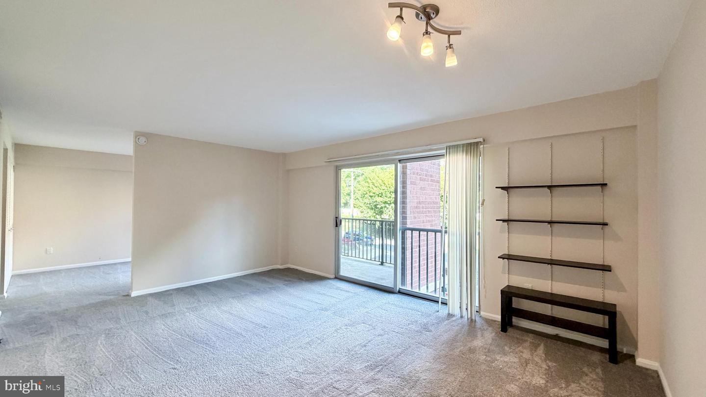 1300 Army Navy Dr #218 Property Photo 12
