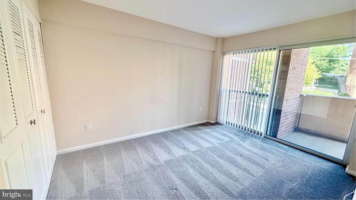 1300 Army Navy Dr #218 Property Photo 15