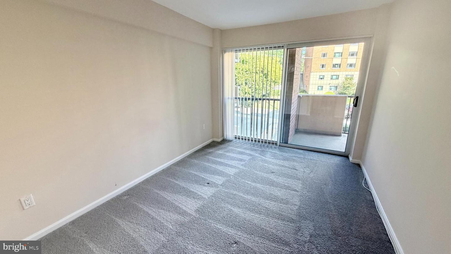 1300 Army Navy Dr #218 Property Photo 17