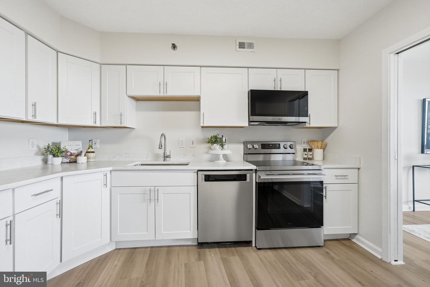 1805 Crystal Dr #912s Property Photo 15