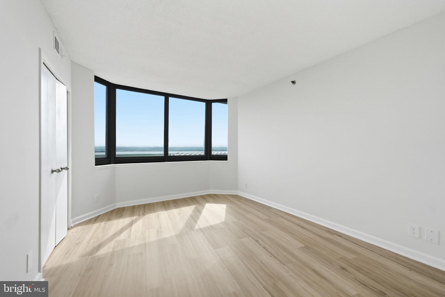 1805 Crystal Dr #912s Property Photo 23