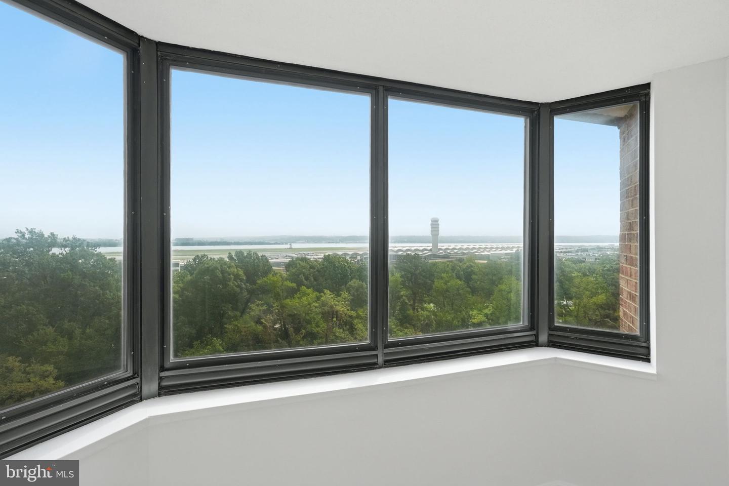1805 Crystal Dr #912s Property Photo 24