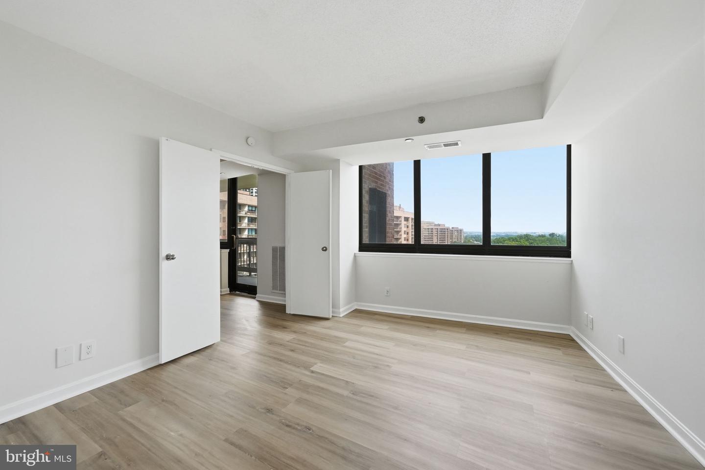 1805 Crystal Dr #912s Property Photo 27
