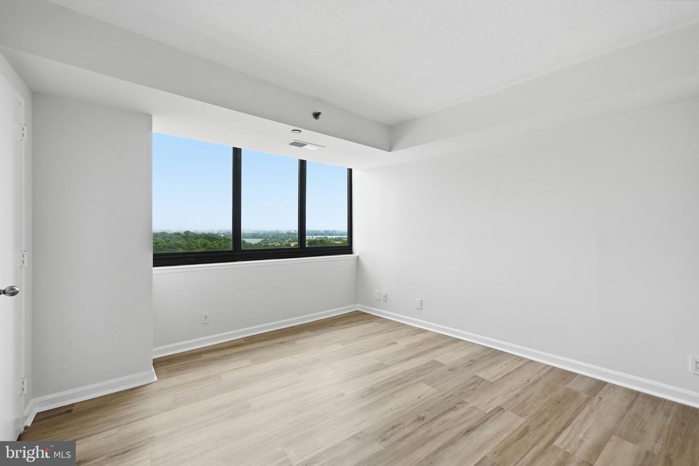 1805 Crystal Dr #912s Property Photo 28