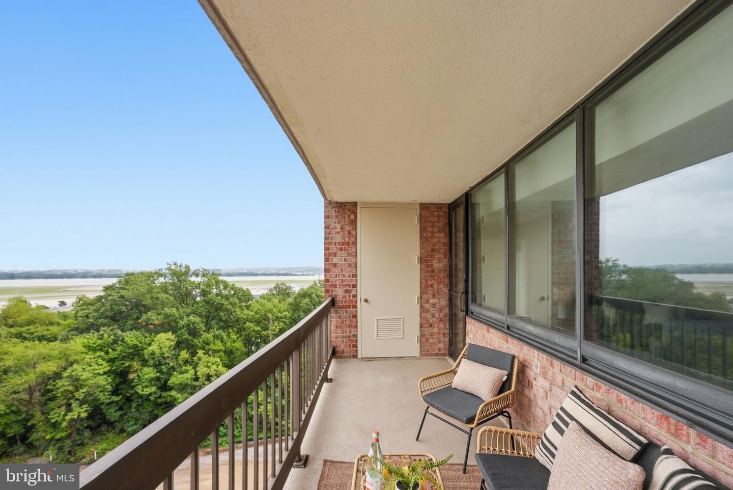 1805 Crystal Dr #912s Property Photo 36