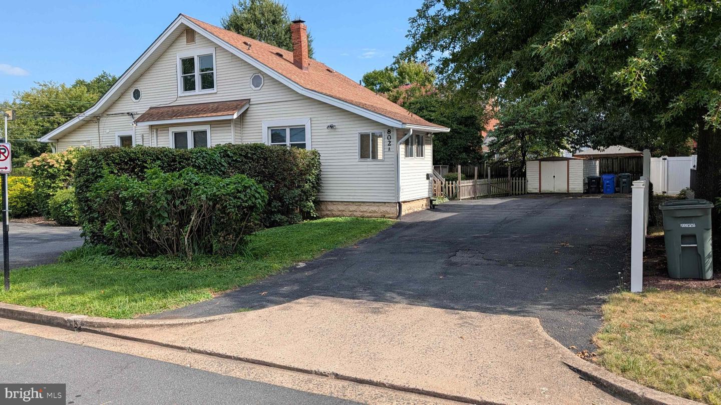 802 S Glebe Rd Property Photo 2