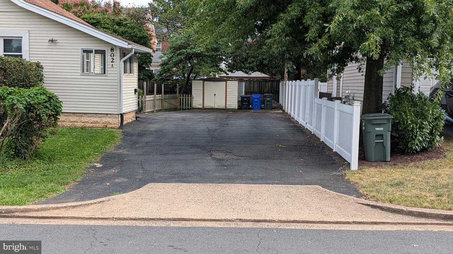 802 S Glebe Rd Property Photo 6