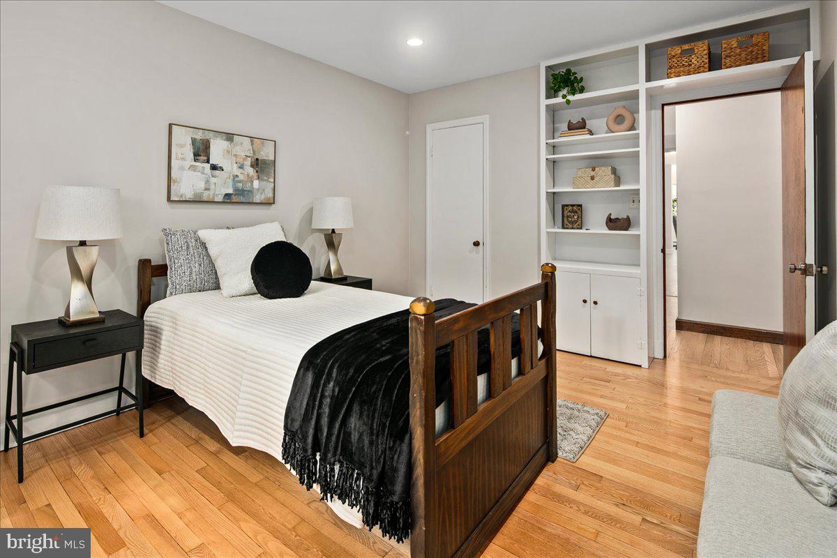 2425 N Taylor St Property Photo 14
