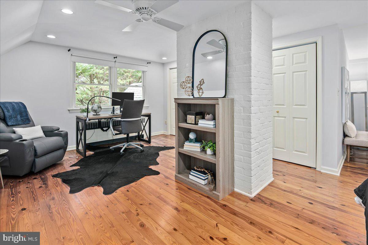 2425 N Taylor St Property Photo 20