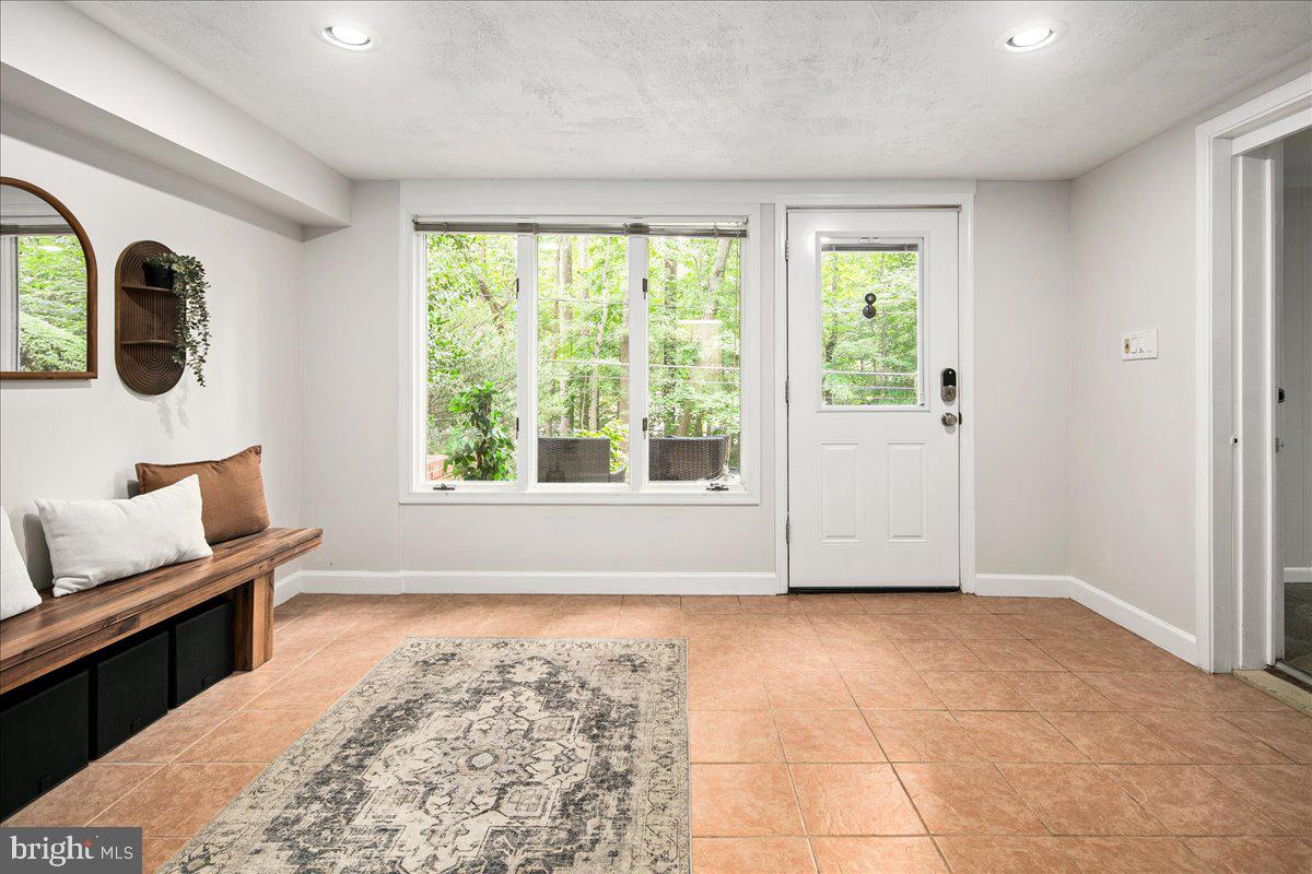 2425 N Taylor St Property Photo 33