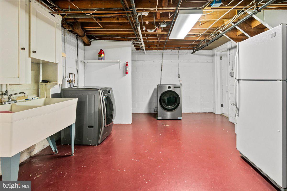 2425 N Taylor St Property Photo 35