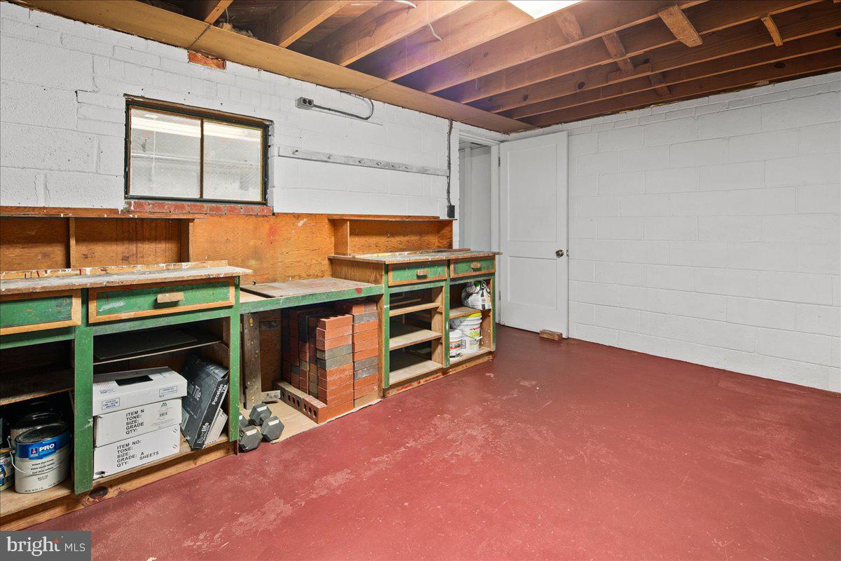 2425 N Taylor St Property Photo 38