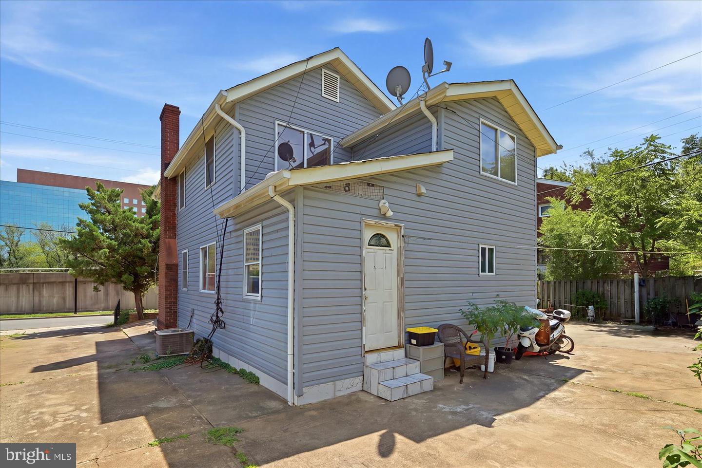 2506 S Eads St Property Photo 11