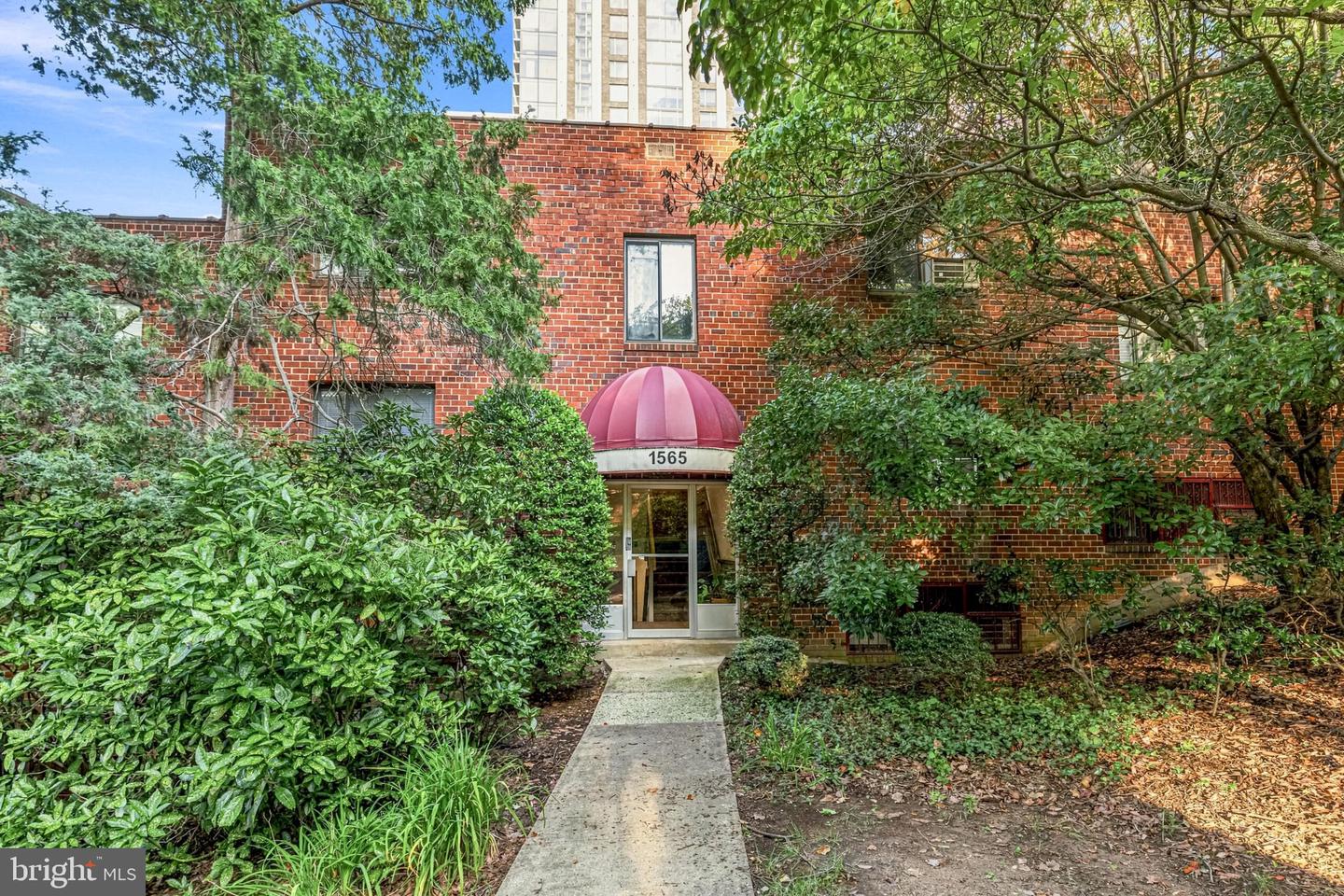 1565 N COLONIAL TER #204-Z Property Photo 1