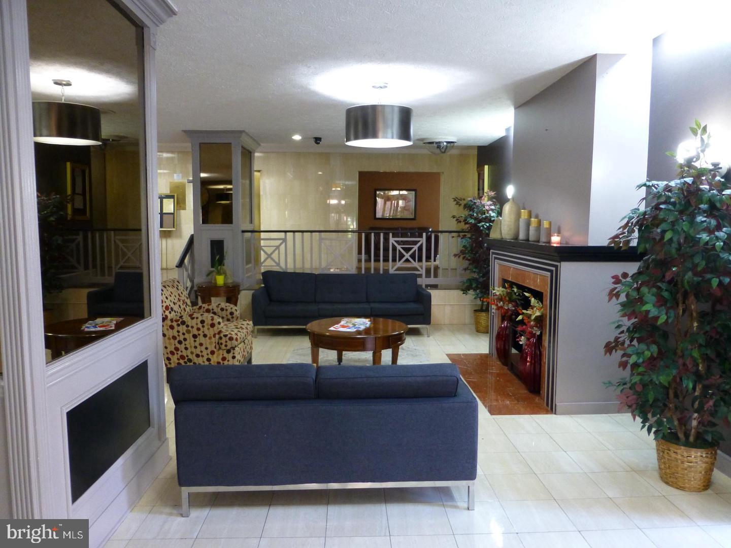 1021 Arlington Blvd #406 Property Photo 2