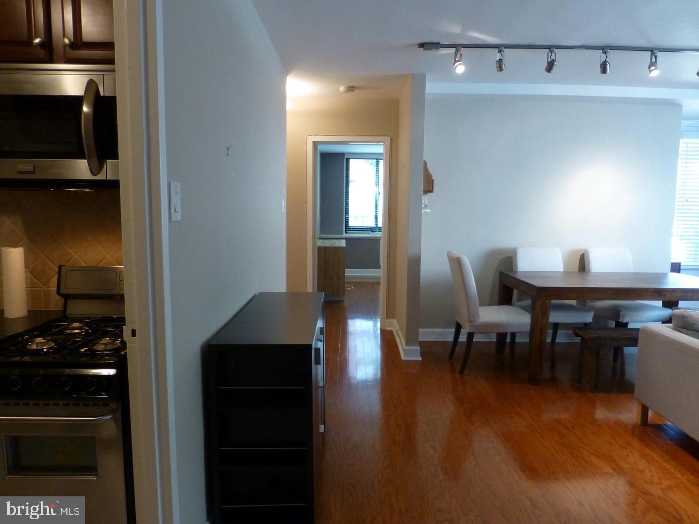 1021 Arlington Blvd #406 Property Photo 7