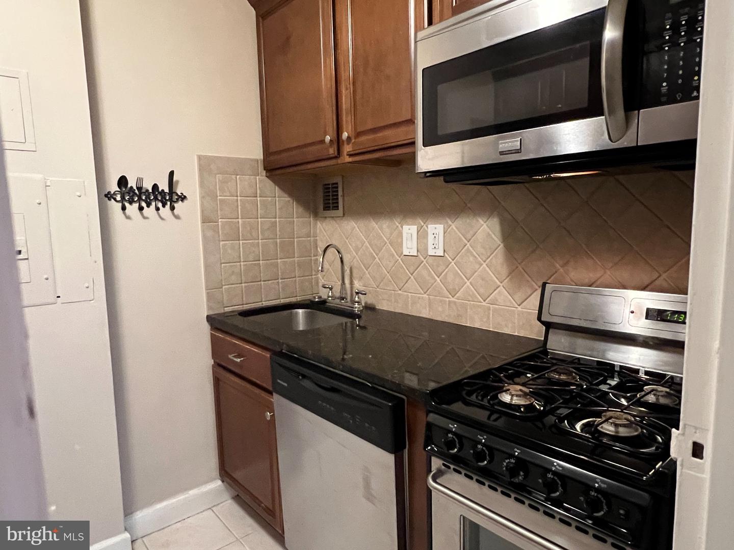 1021 Arlington Blvd #406 Property Photo 11