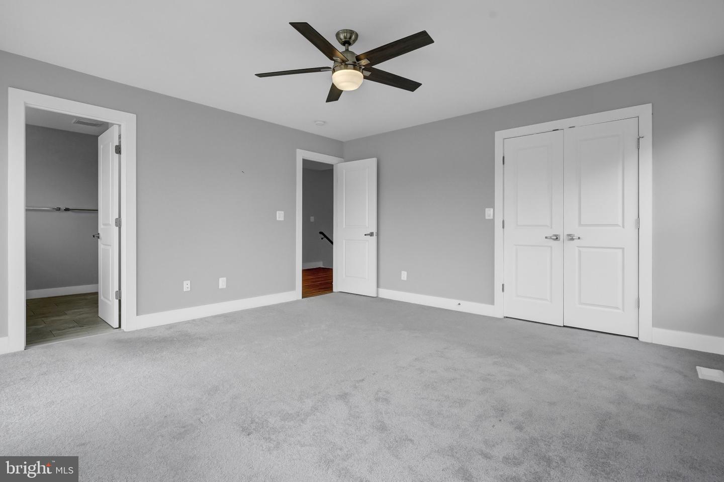 2003 S Lincoln Property Photo 17