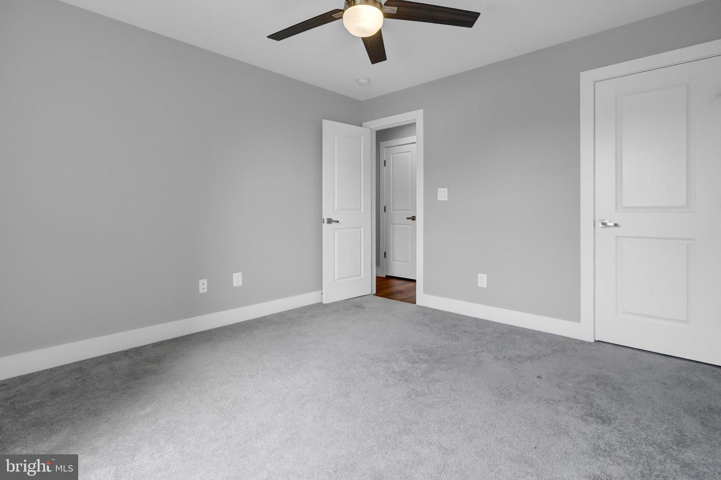 2003 S Lincoln Property Photo 24