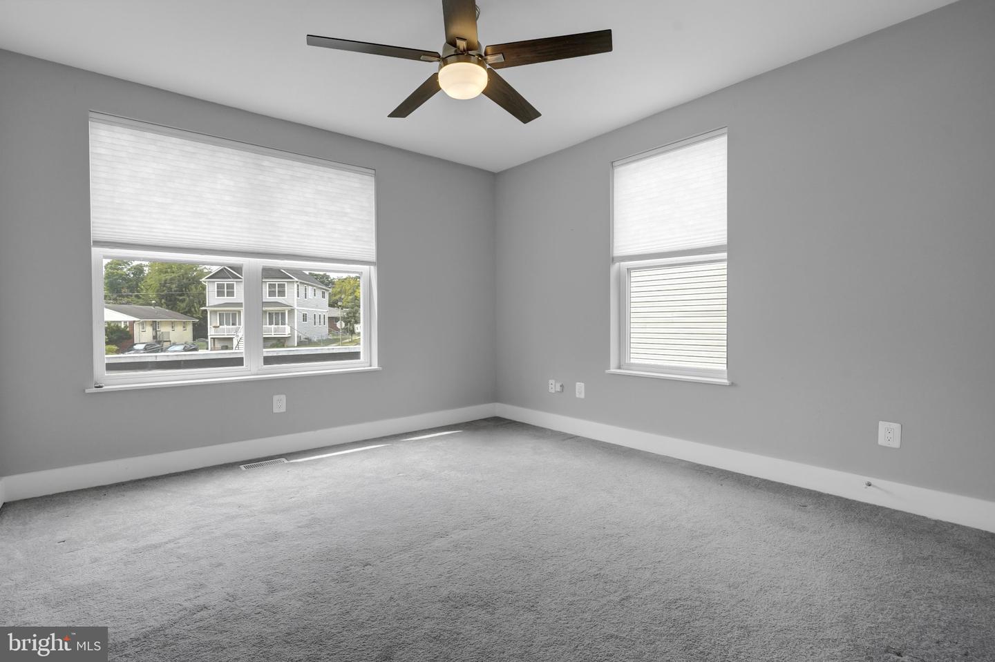 2003 S Lincoln Property Photo 25