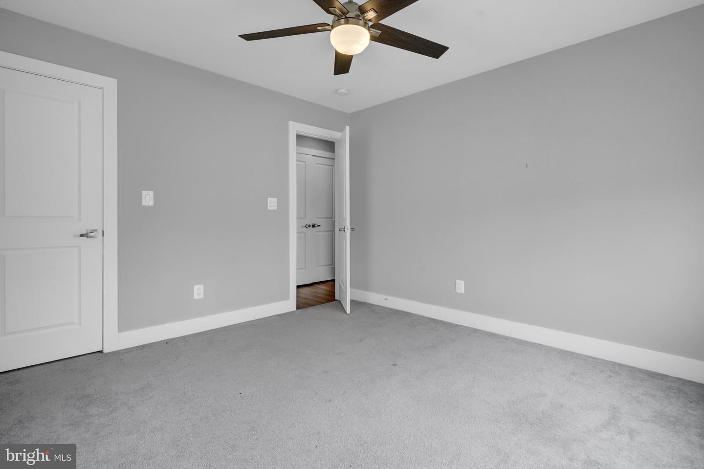 2003 S Lincoln Property Photo 26