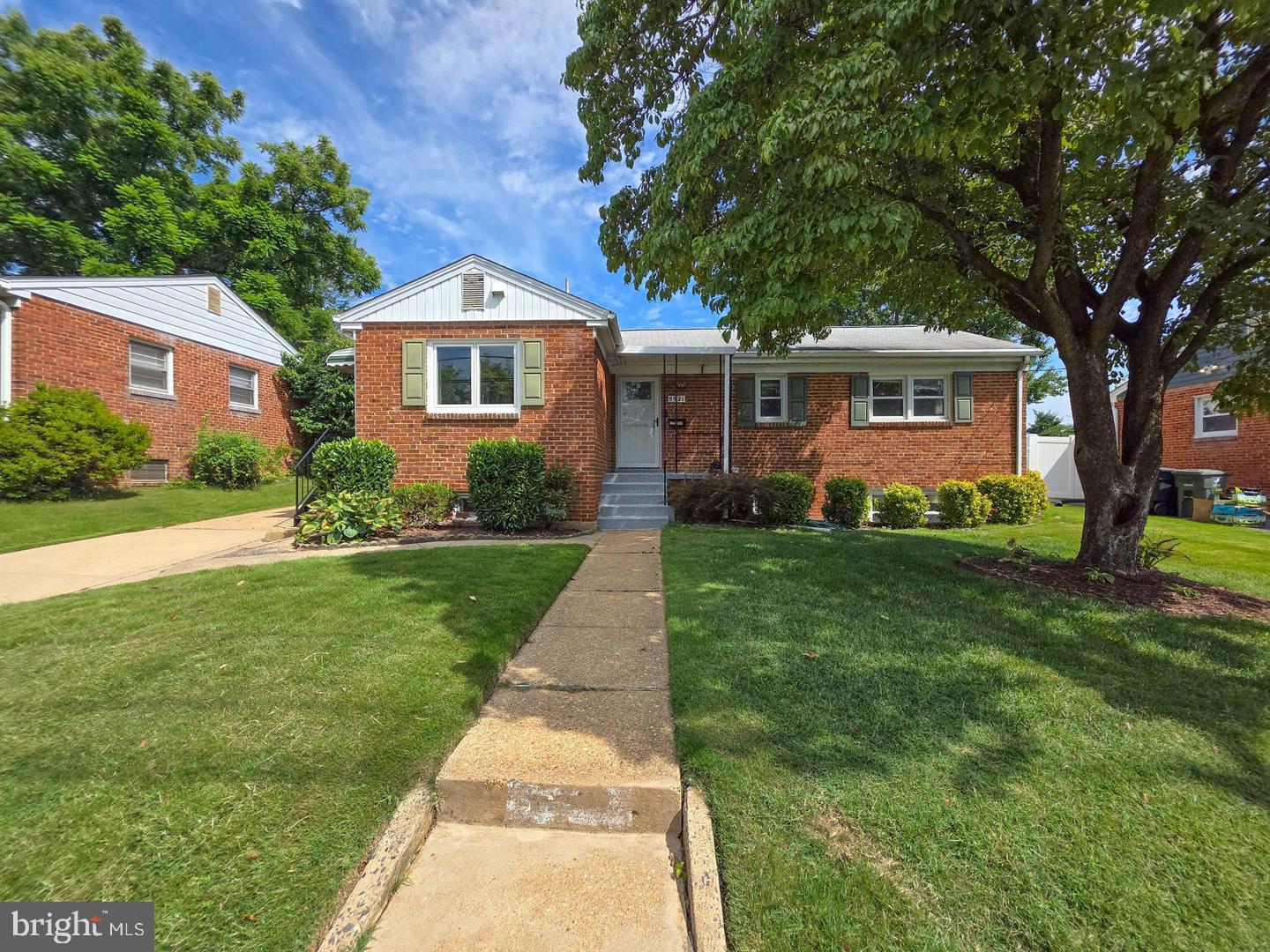 5921 Arlington Blvd Property Photo 3
