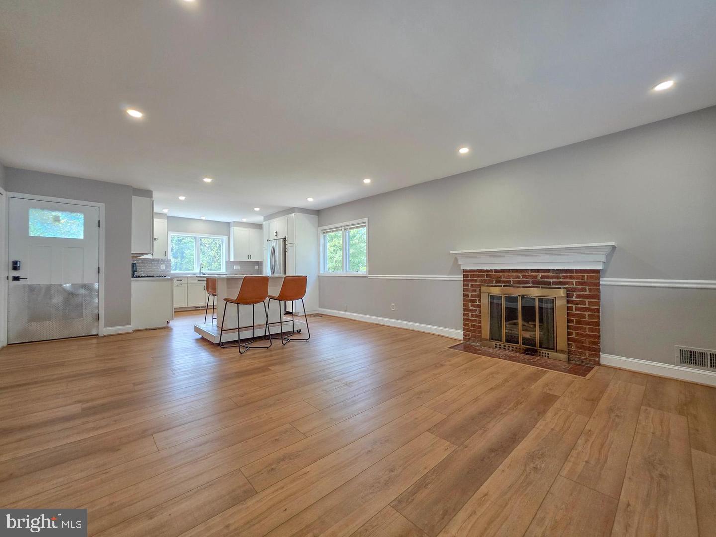 5921 Arlington Blvd Property Photo 10