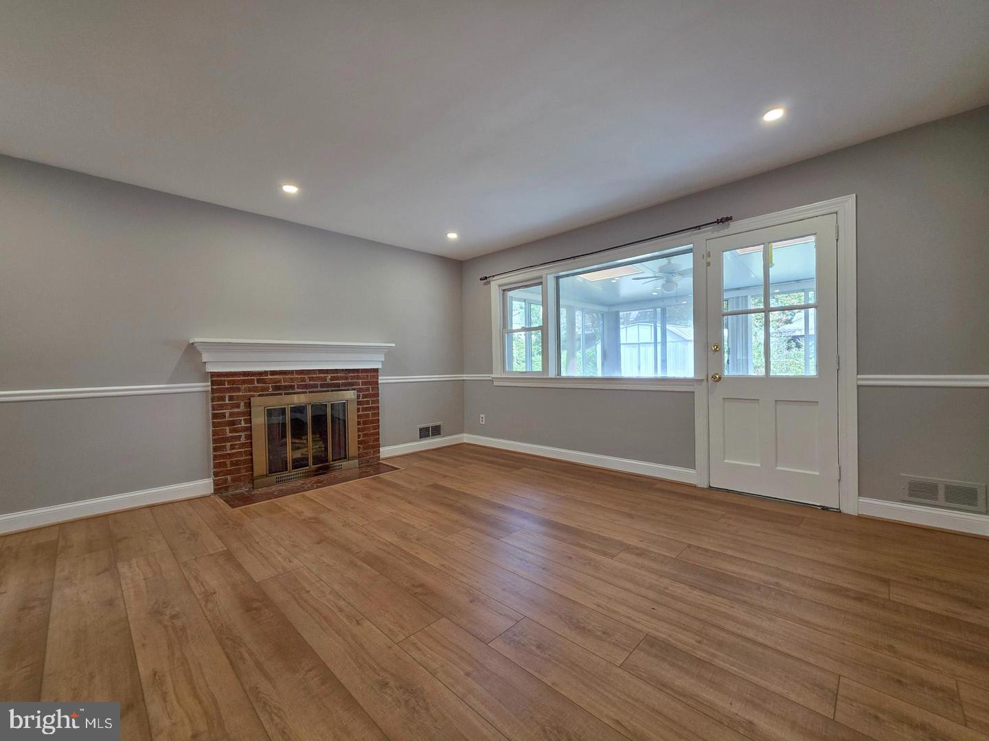 5921 Arlington Blvd Property Photo 11