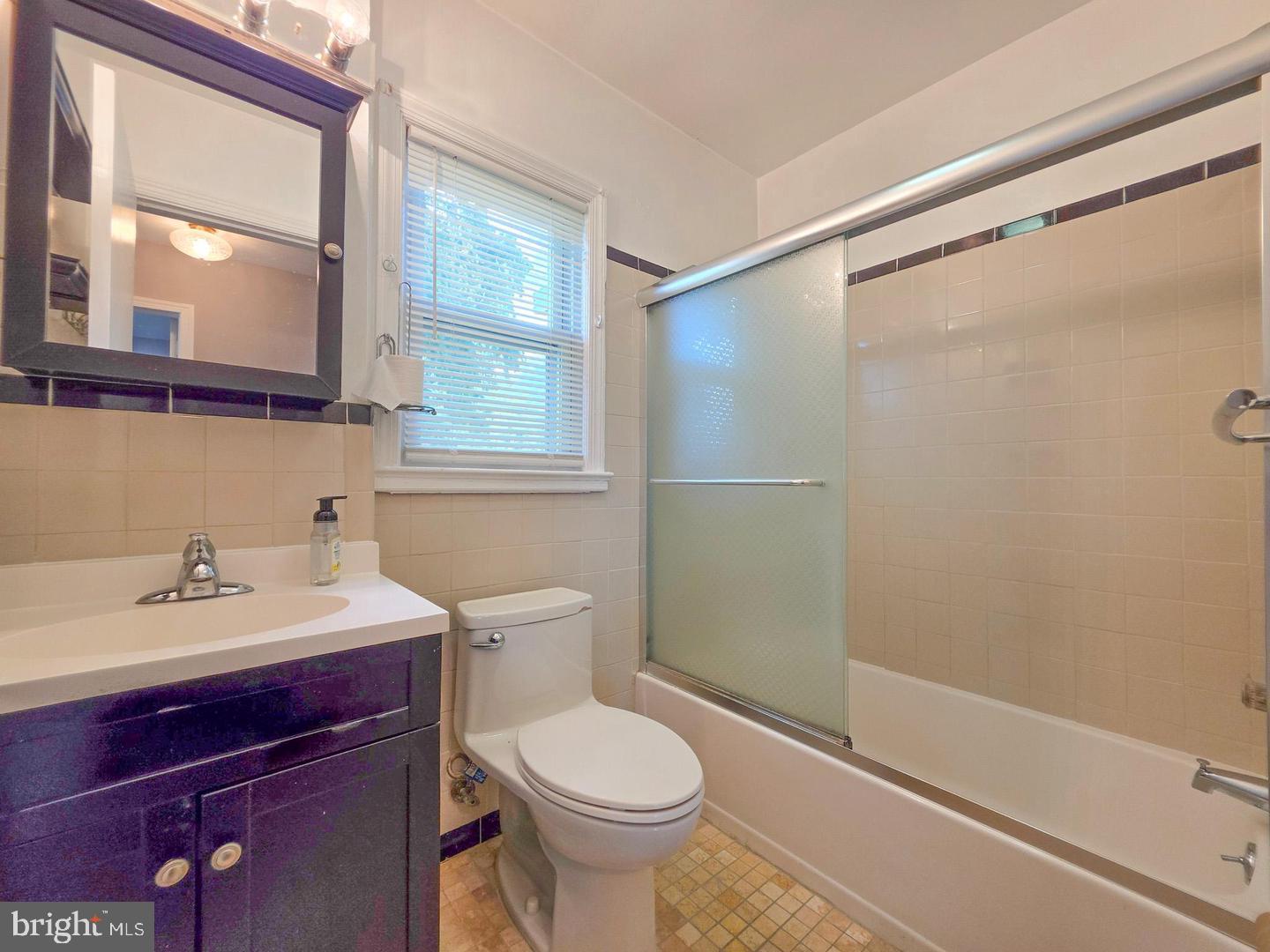 5921 Arlington Blvd Property Photo 18