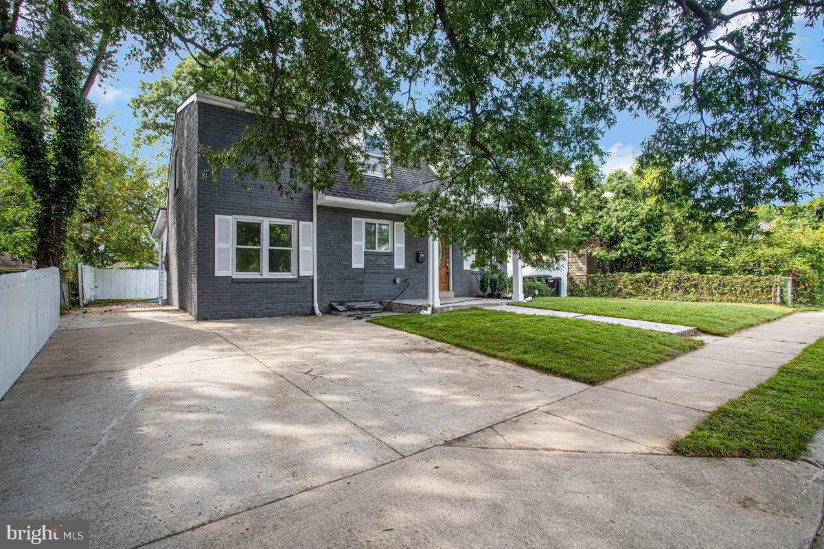 2500 Arlington Property Photo 2