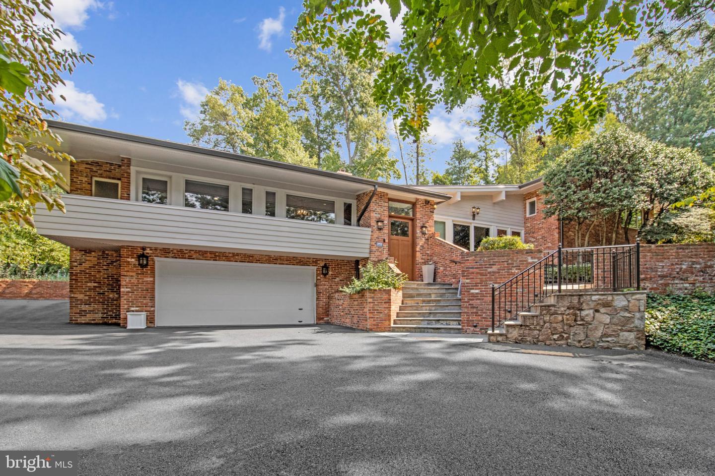 1753 Army Navy Dr Property Photo 1