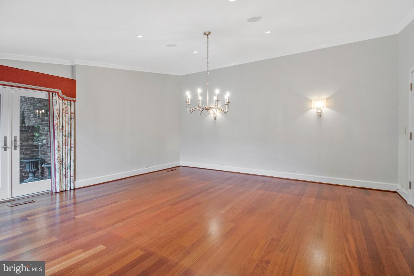 1753 Army Navy Dr Property Photo 27