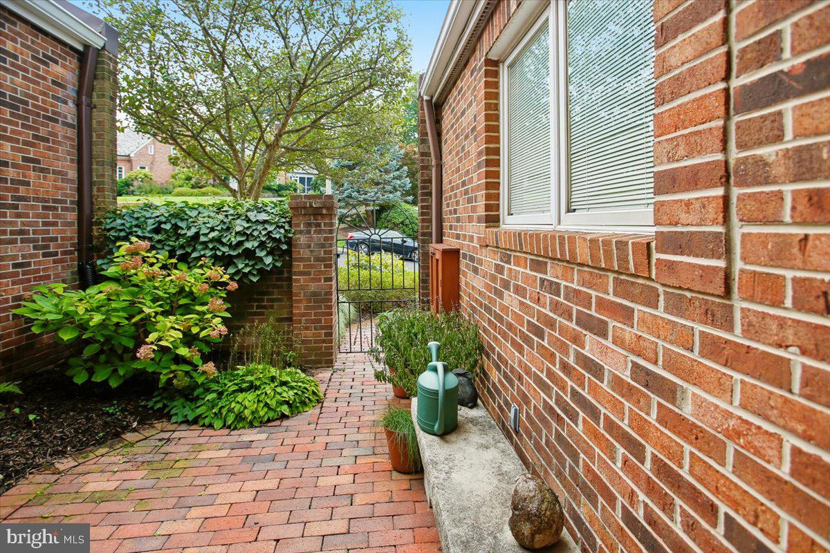 2467 N Wakefield Ct Property Photo 5