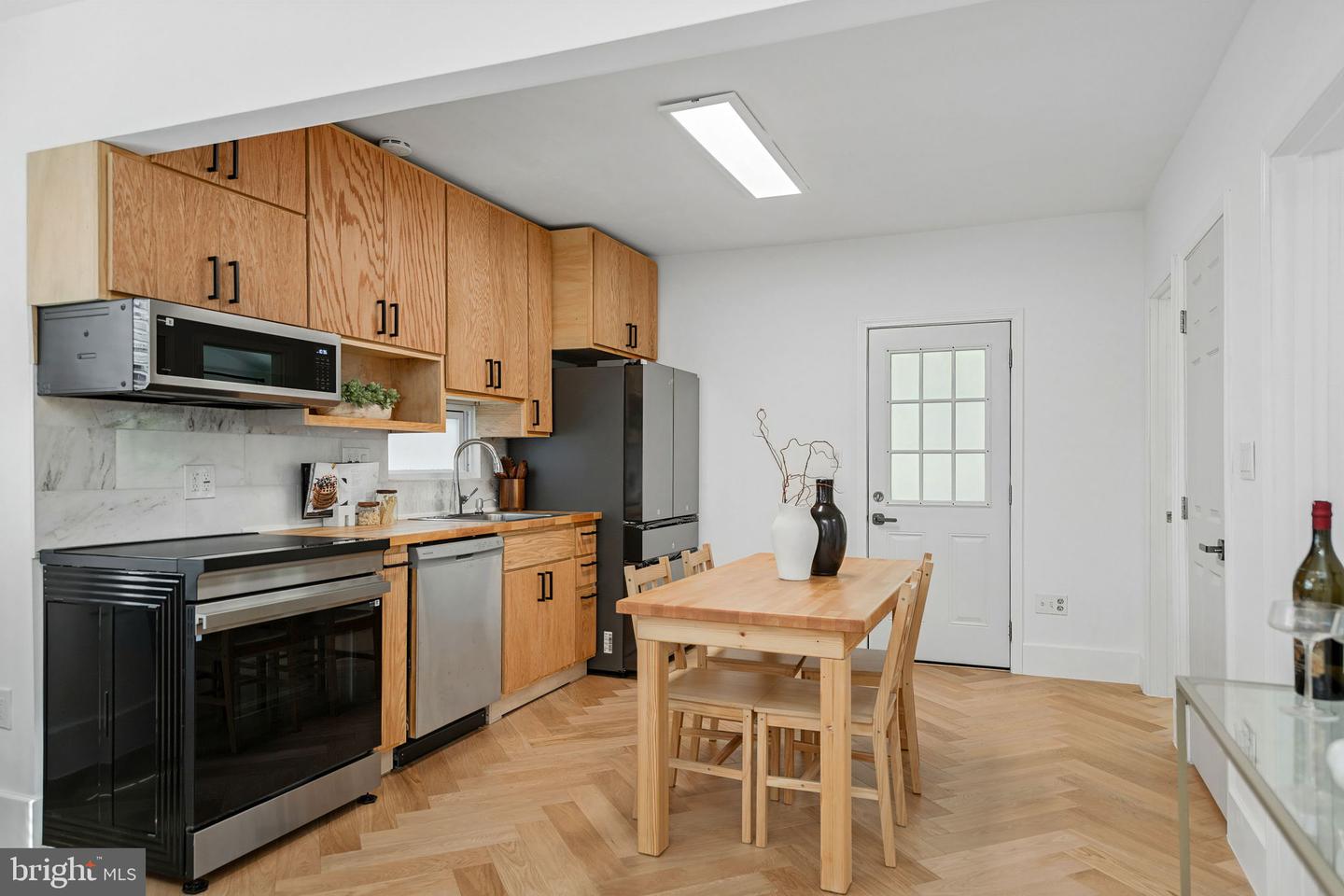 2122 N Thomas St Property Photo 14