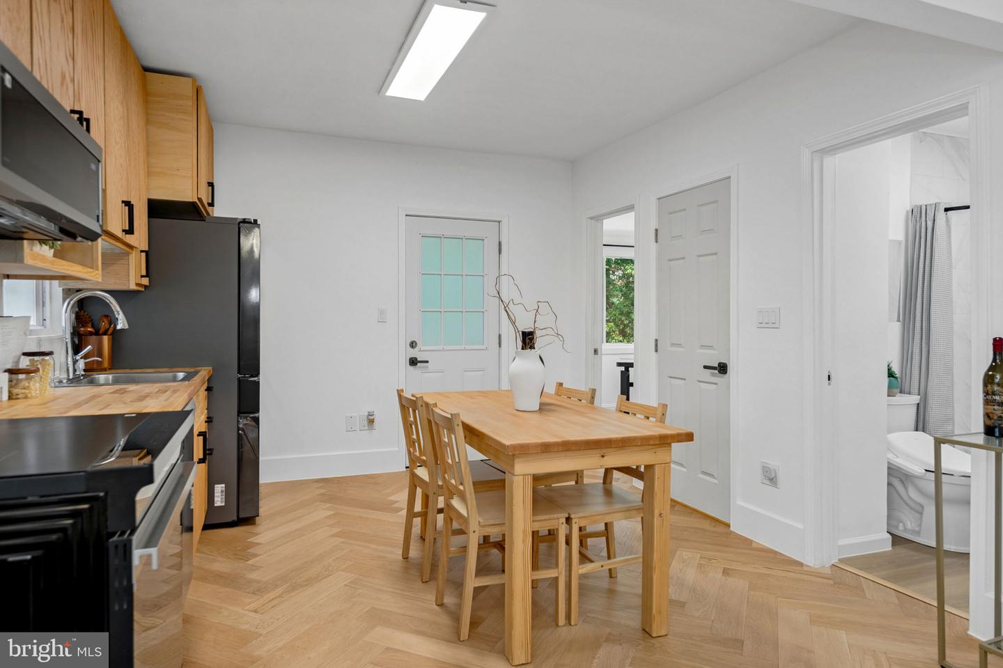 2122 N Thomas St Property Photo 16