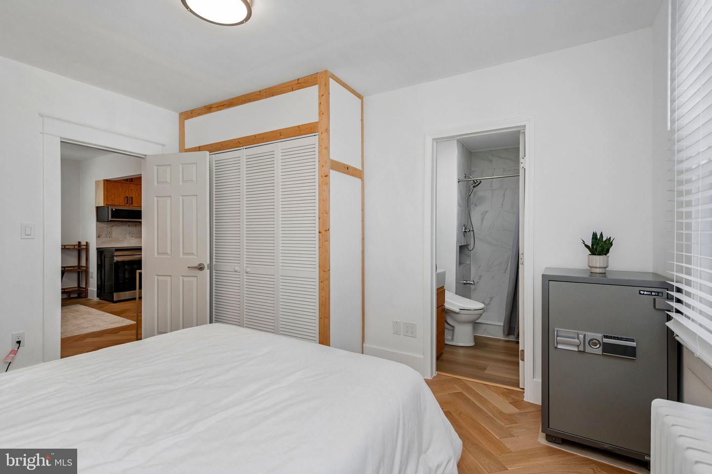 2122 N Thomas St Property Photo 24