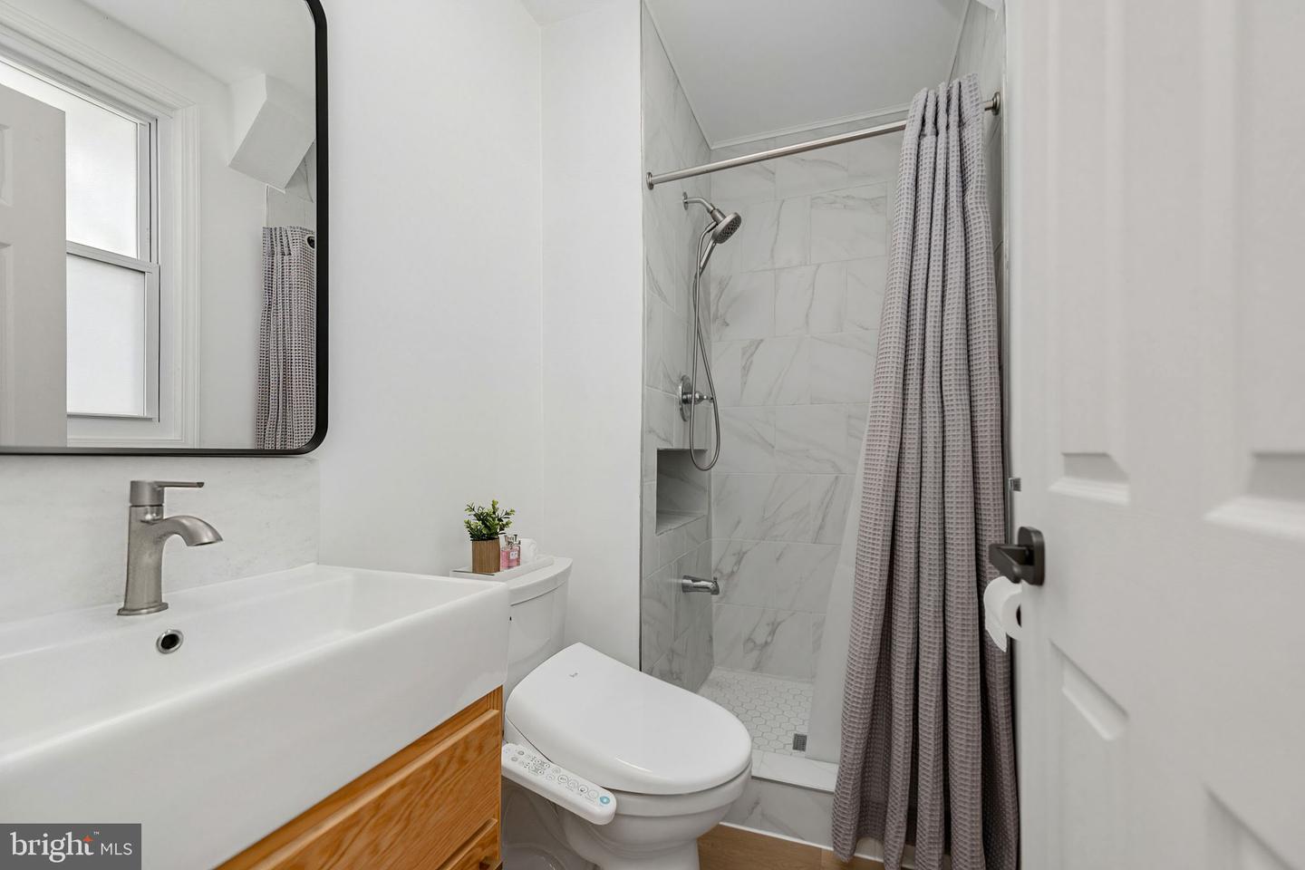 2122 N Thomas St Property Photo 25