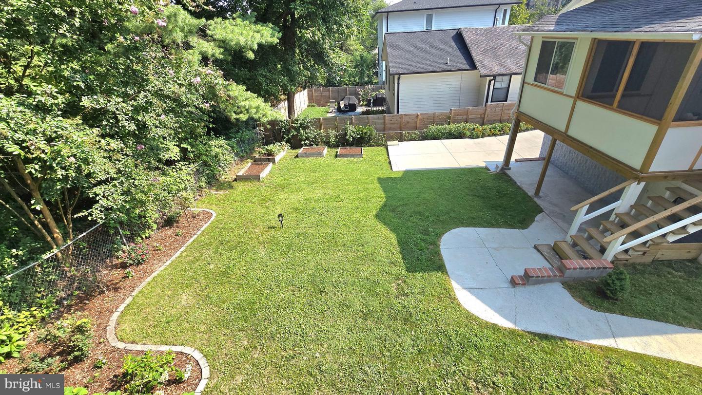 2122 N Thomas St Property Photo 34